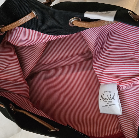 NEW, HERSCHEL BUCKET BAG - Picture 3 of 8